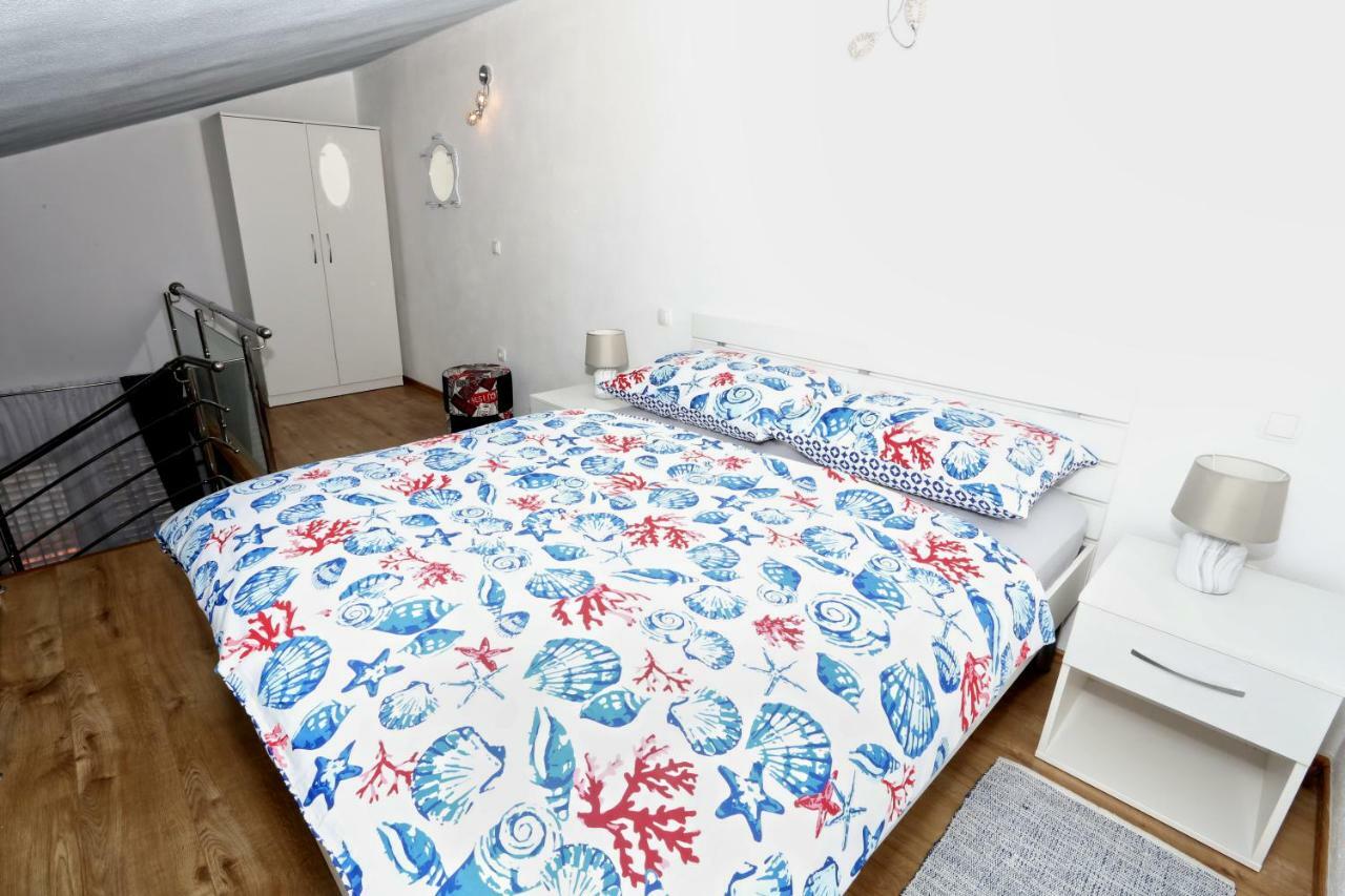 Apartman Kristian Trogir Bagian luar foto